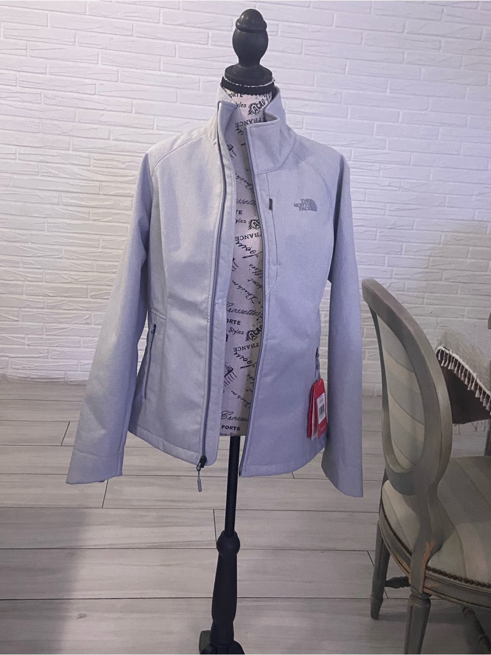 The North Face Women's Light Gray Softshell Utility Jacket - Picture 4 of 12